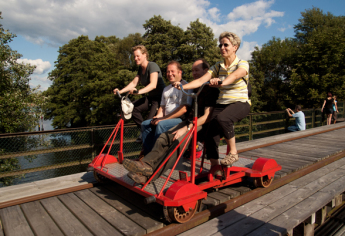 Erlebnisbahn Templin-Fuerstenberg_Gruppe_Fahrraddraisine