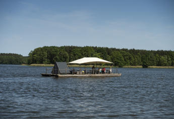 Floss auf dem Oberpfuhlsee in Lychen.